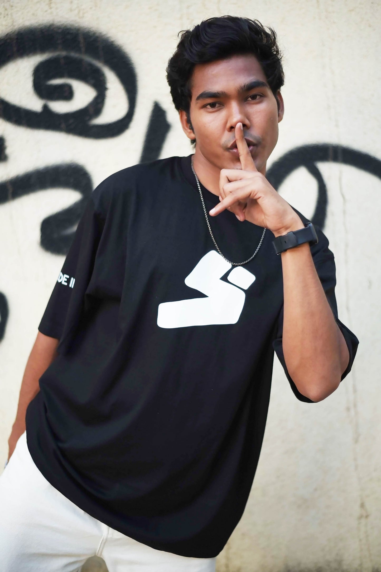 SLIDEIN IDENTITY - BASIC BLACK OVERSIZED T-SHIRT